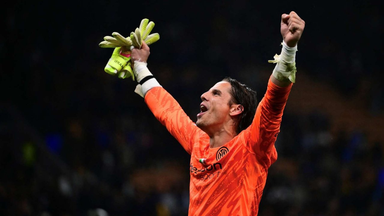 Aksi Yann Sommer melakukan penyelamatan krusial selama pertandingan Inter Milan vs Barcelona dalam leg kedua semifinal Liga Champions 2024/2025 di Stadion San Siro, Milan, Italia, pada Rabu (7/5/2025) dini hari WIB.