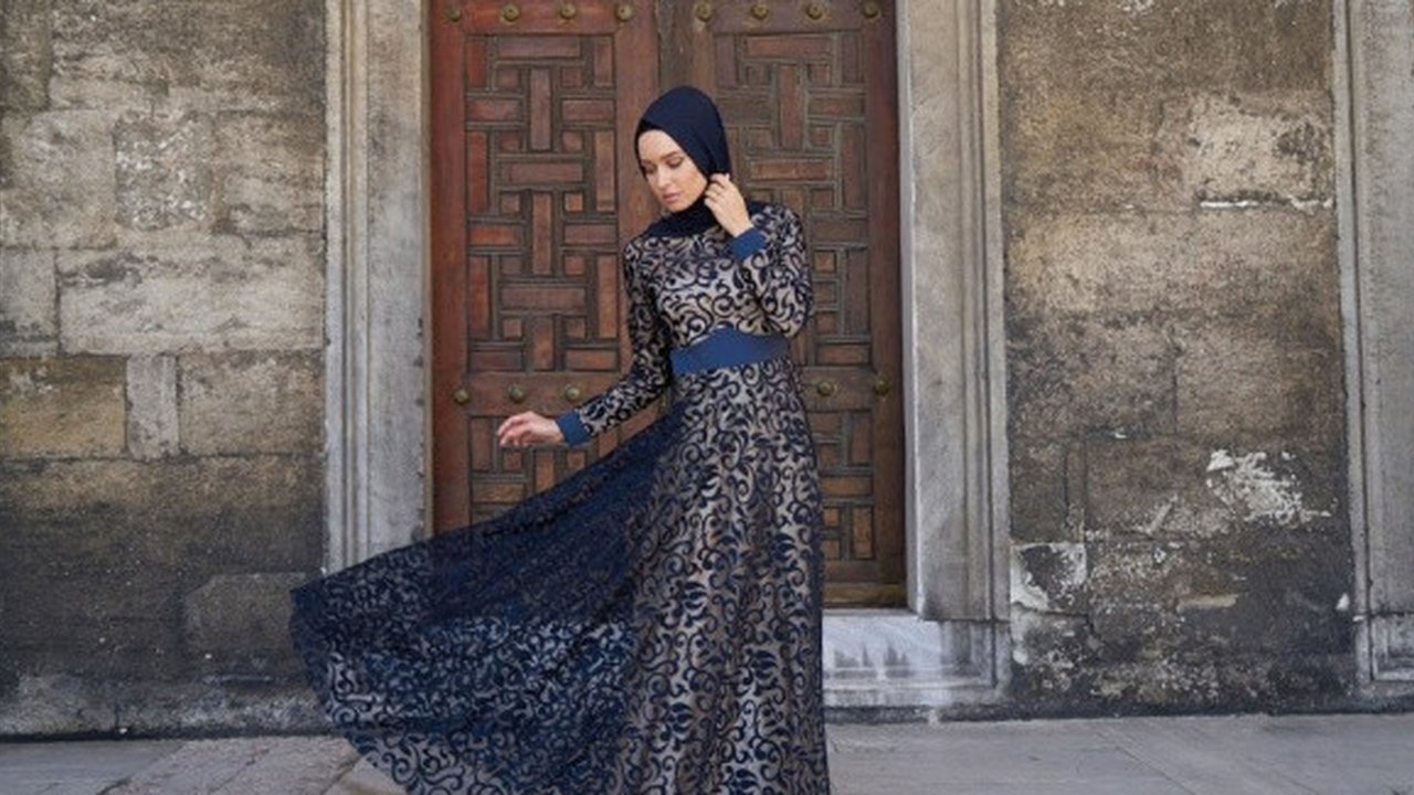 Ilustrasi model gamis brokat ( freestockcenter/freepik)
