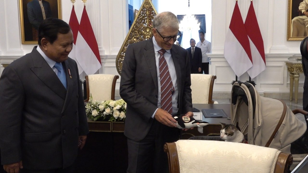Momen Bill Gates Main dengan Bobby Kucing Kesayangan Prabowo