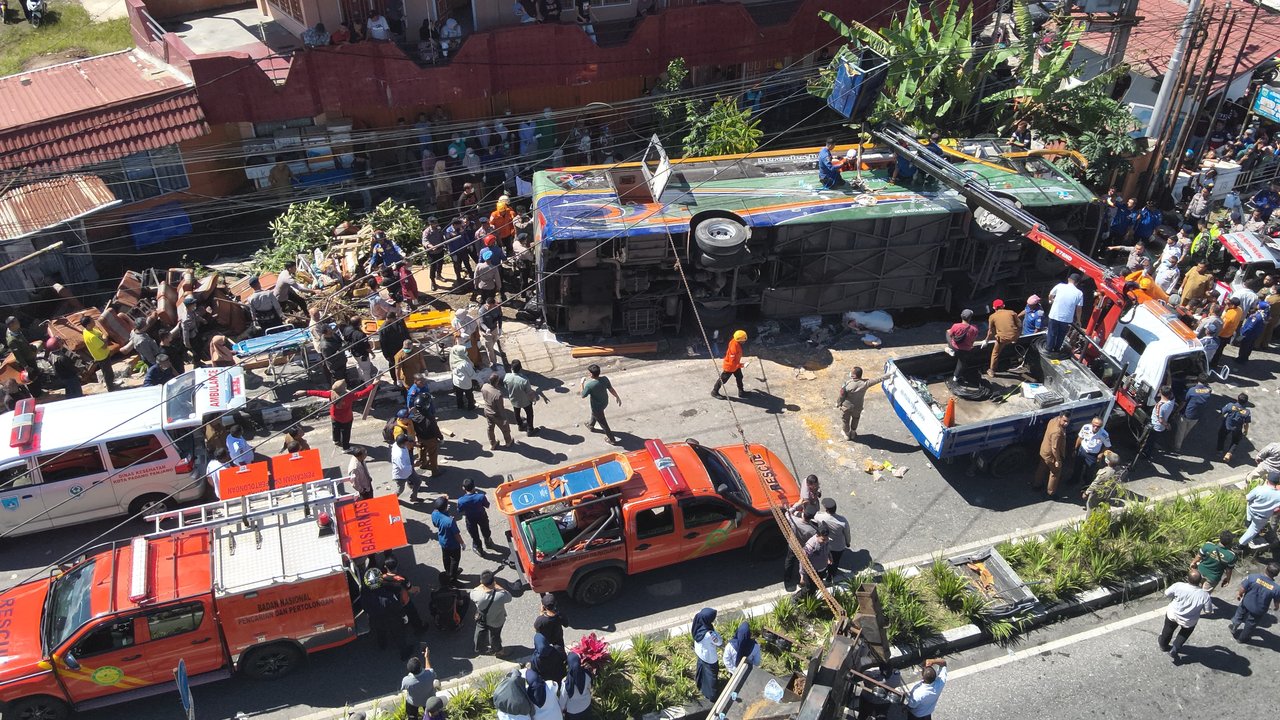 Pekik Allahu Akbar Penumpang Saat Bus ALS Tiba-Tiba Meluncur Kencang dan Terbalik di Padang Panjang