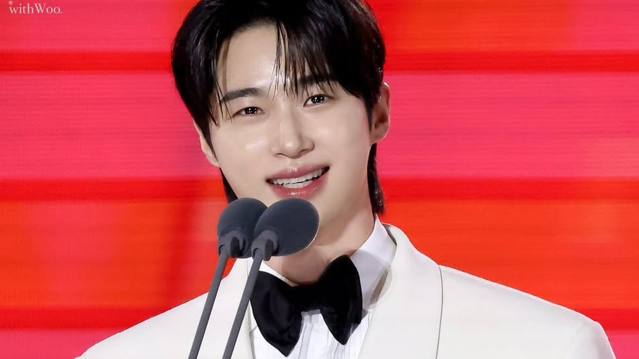 7 Potret Byeon Woo Seok di Baeksang Arts Awards 2025 dengan Outfit Jas Putih Penuh Pesona