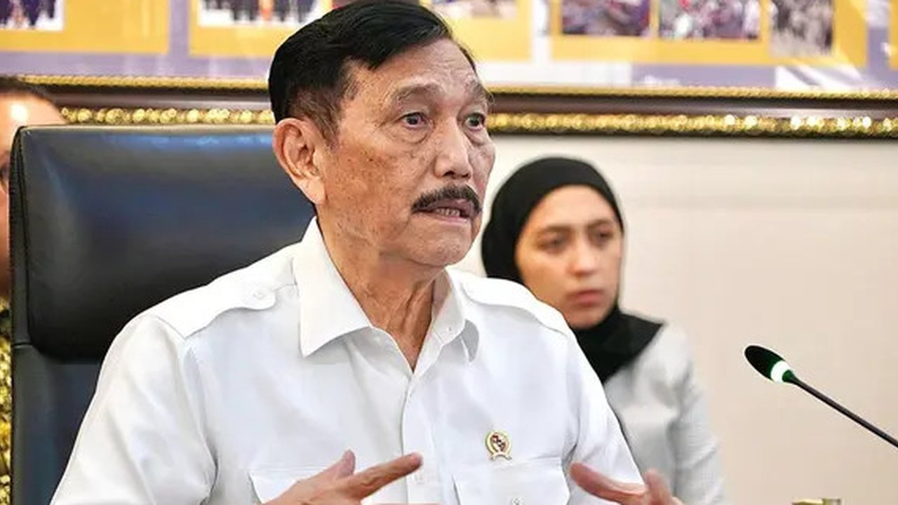 Luhut Sebut Pelemahan Ekonomi Biasa Terjadi di Masa Transisi, Banggakan Program MBG Prabowo