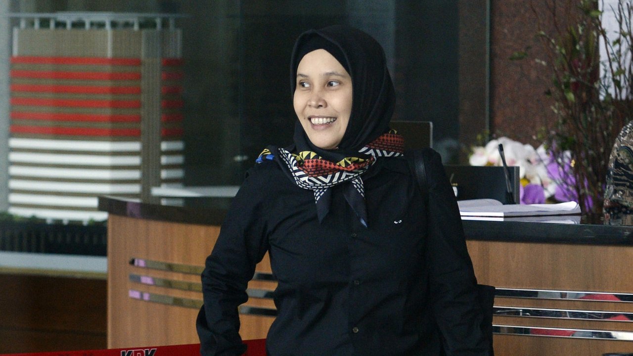 Anggota Komisi IV DPR Fraksi PDIP, Riezky Aprilia usai menjalani pemeriksaan penyidik di Gedung KPK, Jakarta, Jumat (7/2/2020). Riezky diperiksa sebagai saksi untuk tersangka mantan Caleg PDIP Harun Masiku terkait kasus suap penetapan anggota DPR Terpilih tahun 2019-2024. (merdeka.com/Dwi Narwoko)