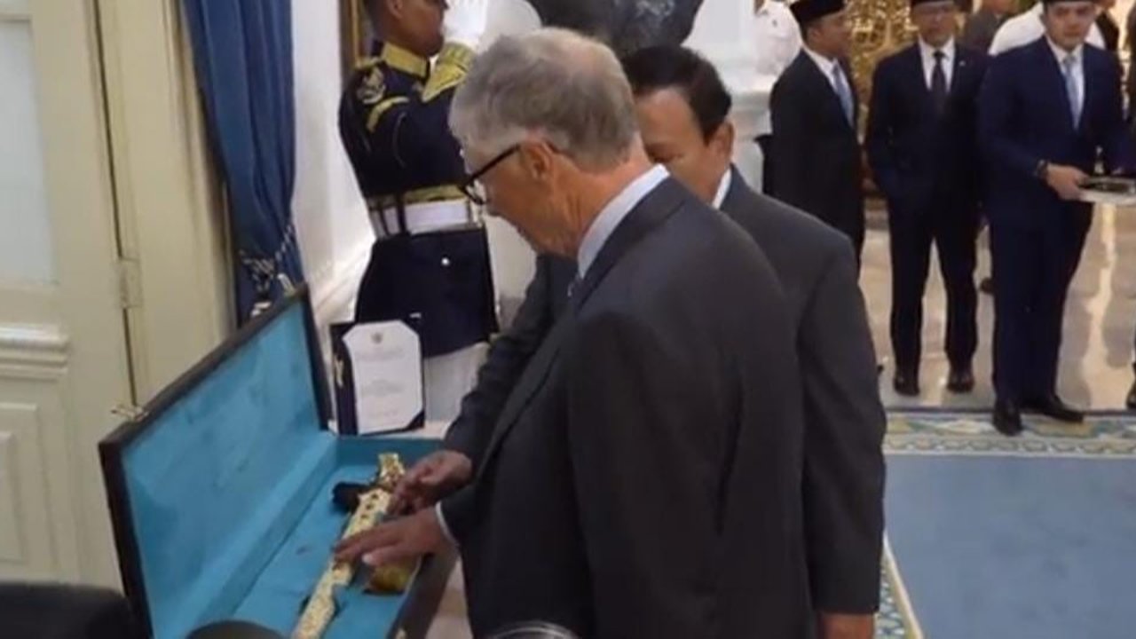 Prabowo Berikan Keris, Bill Gates Apresiasi Upaya Indonesia dalam Kesehatan dan Pertanian