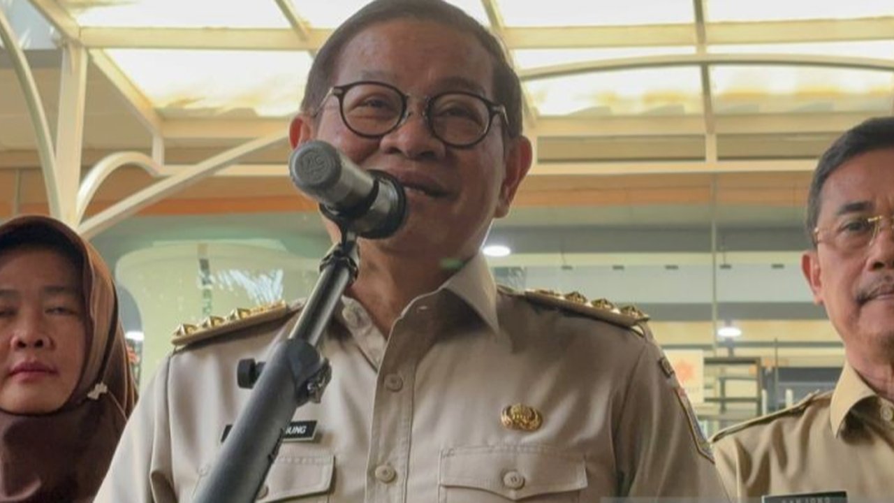 Gubernur DKI Jakarta, Pramono Anung Wibowo, mengakui peran penting TNI dalam menjaga kestabilan harga beras di Jakarta selama enam bulan terakhir, terutama melalui peran Kodim di daerah penghasil beras.