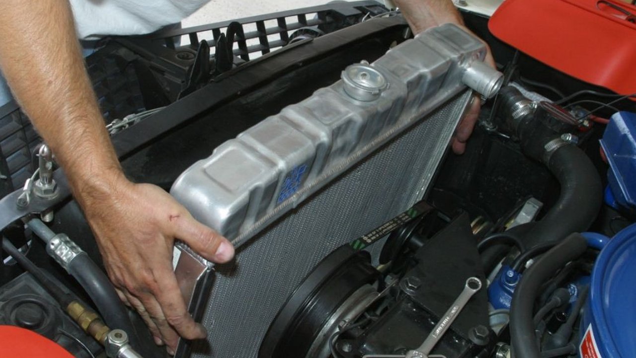 Faktor-Faktor yang Membuat Radiator Mobil Cepat Panas serta Solusinya