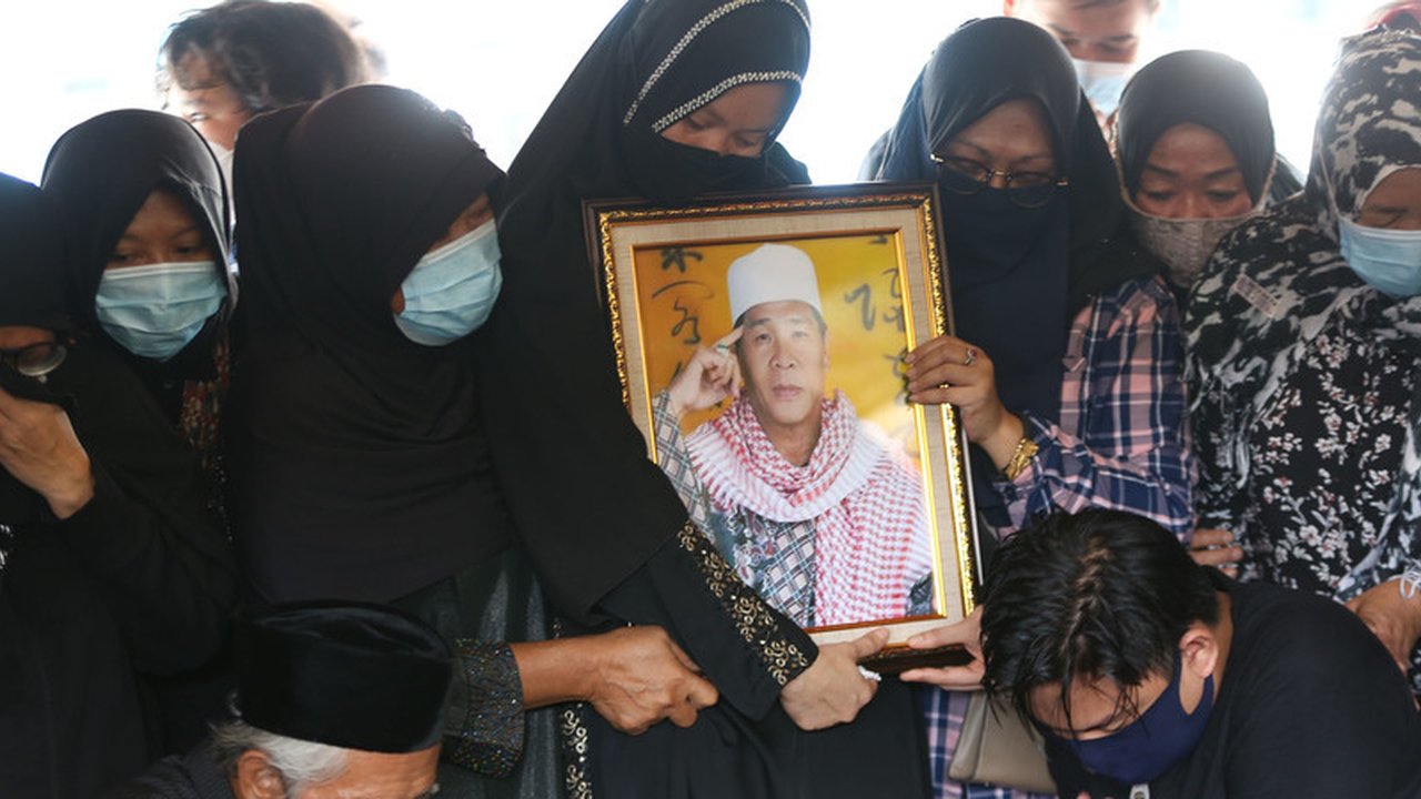 Anton medan dimakamkan di dalam pesantren attaibin pondok rajeg cibinong