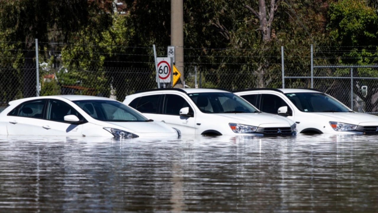 Ingin Membeli Mobil Second? Kenali Tanda-Tanda Mobil Yang Pernah Terendam Banjir!