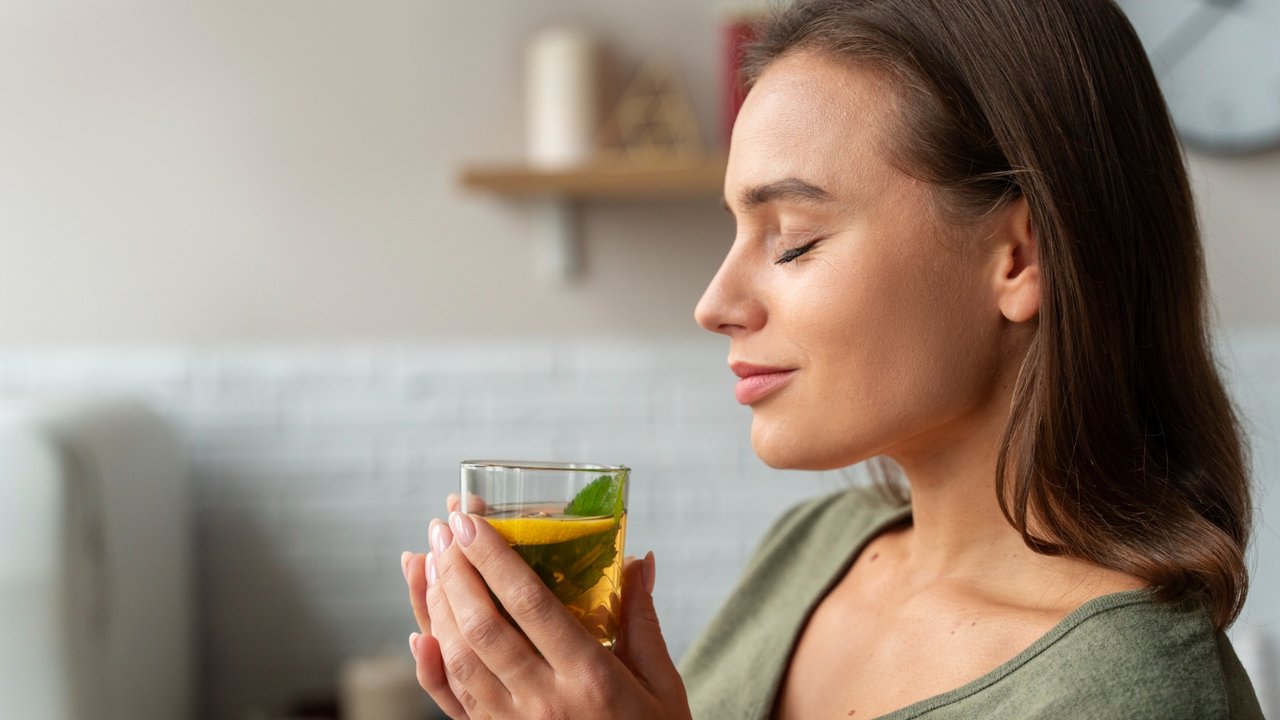 Ilustrasi Mengonsumsi Daun Kelor