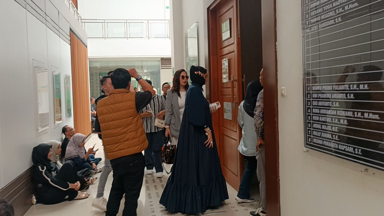 Bela Bos MS Glow Shandy Purnamasari, Selebgram Ramai-Ramai Hadiri Sidang Vonis Isa Zega