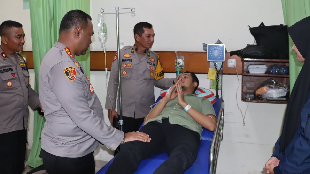 Polisi terluka saat amankan demo anarkis
