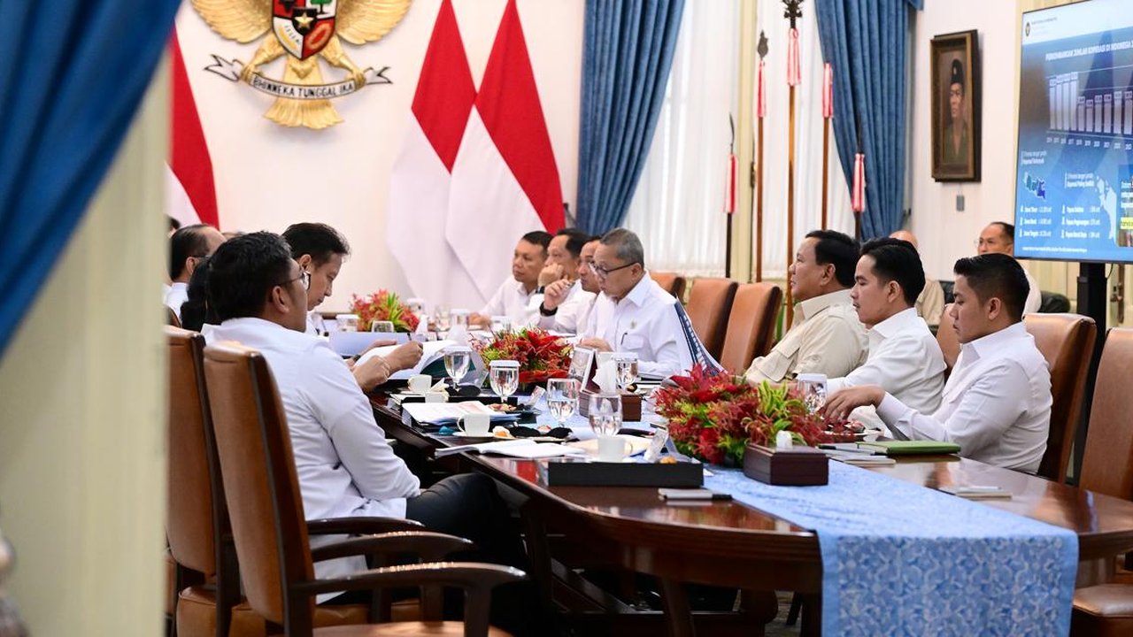 Prabowo Pimpin Rapat Terbatas Bahas Koperasi Desa Merah Putih