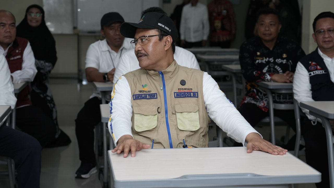 Mensos Gus Ipul saat dialog dengan keluarga calon siswa di Aula Kampus 1 BPSDM Pemerintah Provinsi Sulawesi Selatan