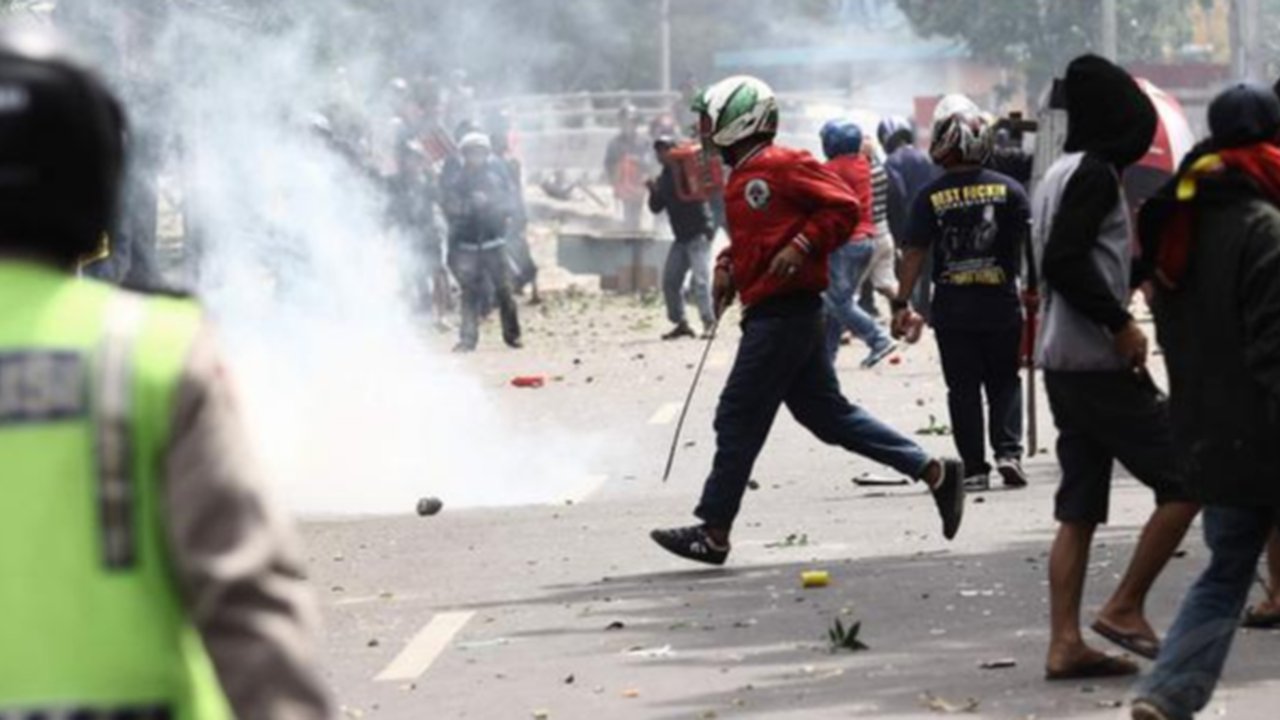 Ilustrasi bentrokan.