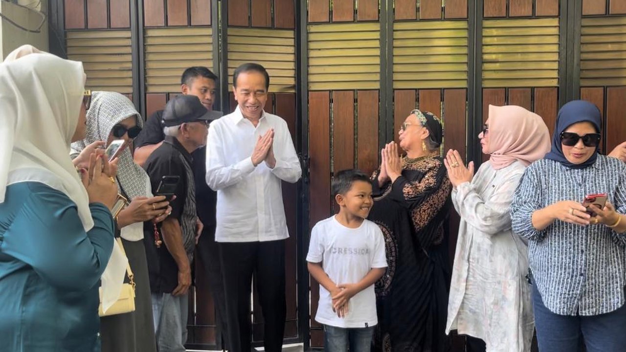 Tak Hadir Panggilan Bareskrim, Jokowi Temui Warga