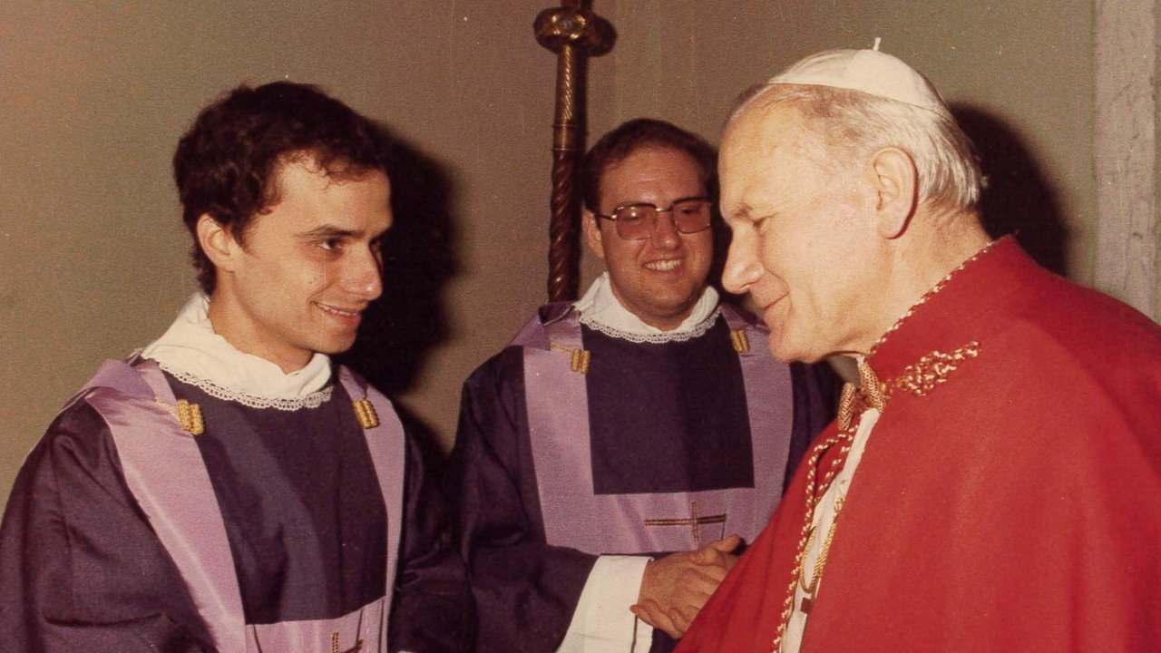 Robert Prevost terpilih menjadi Paus Leo XIV.