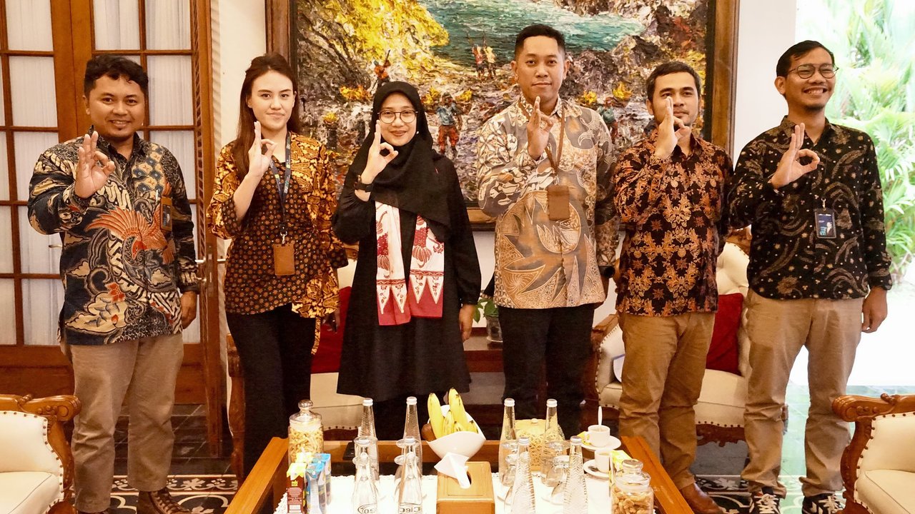 Bupati Banyuwangi Ipuk Fiestiandani Bertemu PT PLN Indonesia Power terkait pembangunan Pembangkit Listrik Tenaga Surya