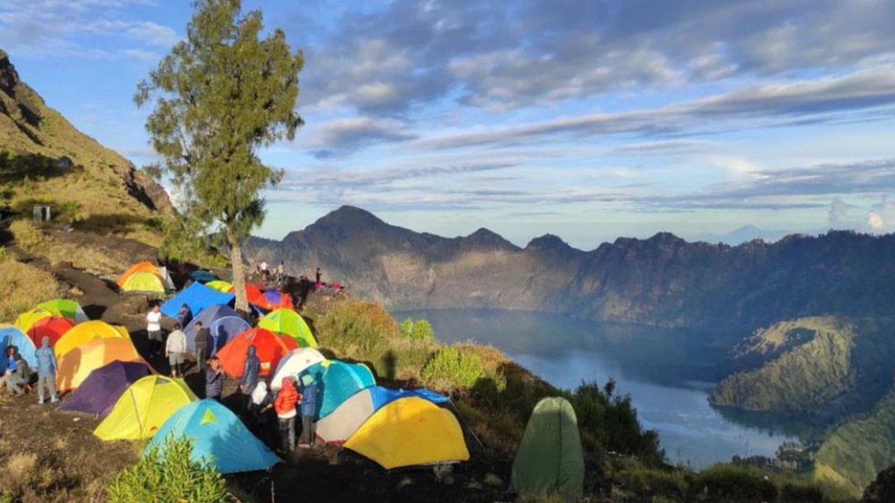 Gunung Rinjani (Sumber: Flickr/eroh92)