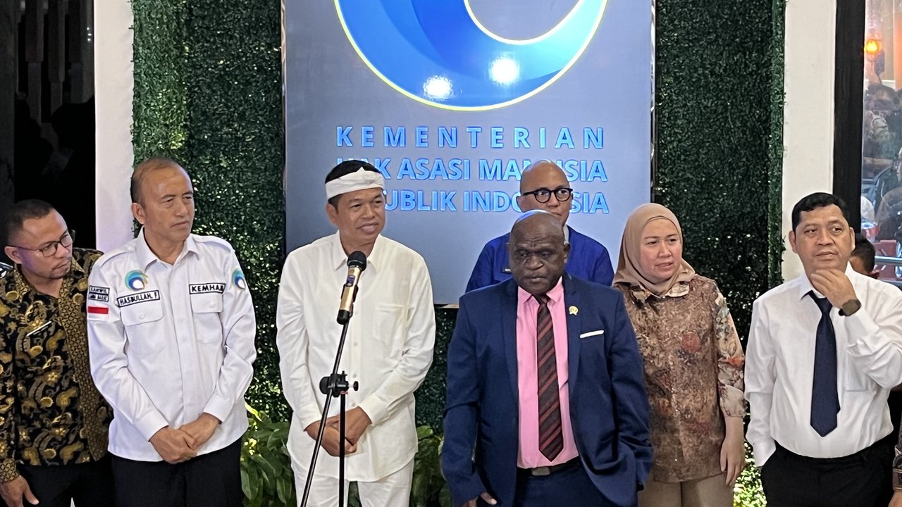 Menteri HAM Natalius Pigai mengusulkan perluasan program pendidikan siswa bermasalah di barak militer Jawa Barat ke seluruh Indonesia, jika terbukti efektif.