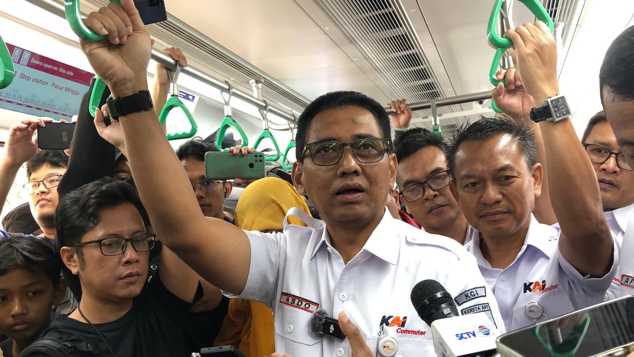KRL Baru Asal China Resmi Beroperasi, Mampu Angkut 3.400 Penumpang