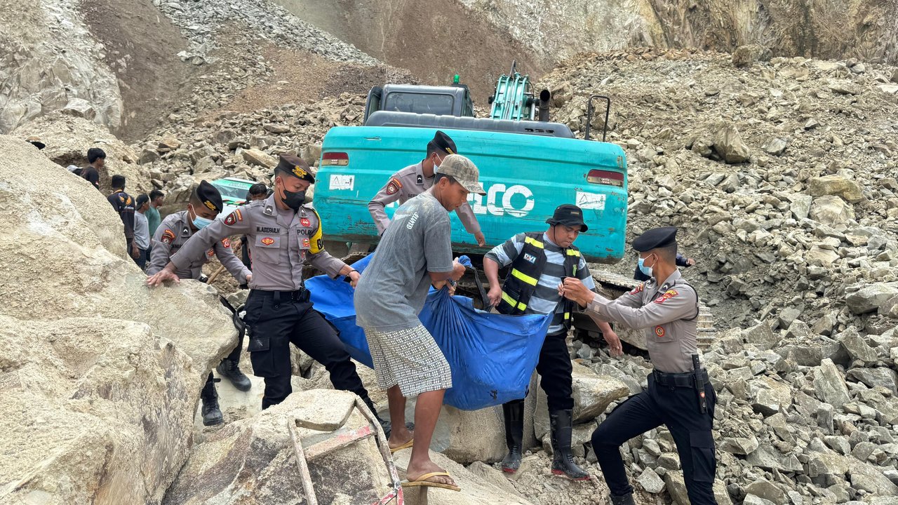 Longsor Tambang Gunung Kuda Tewaskan 17 Orang, Polisi Periksa Enam Saksi
