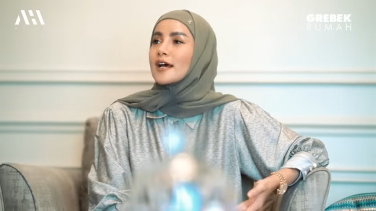 5 Potret Ruang Tamu di Rumah Mewah Olla Ramlan, Ditata Apik Sendiri dengan Nuansa Super Homey yang Bikin Betah