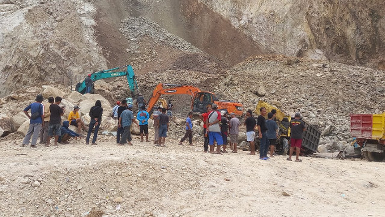 Evakuasi Korban Longsor Tambang Gunung Kuda Dihentikan Sementara, Ini Alasannya