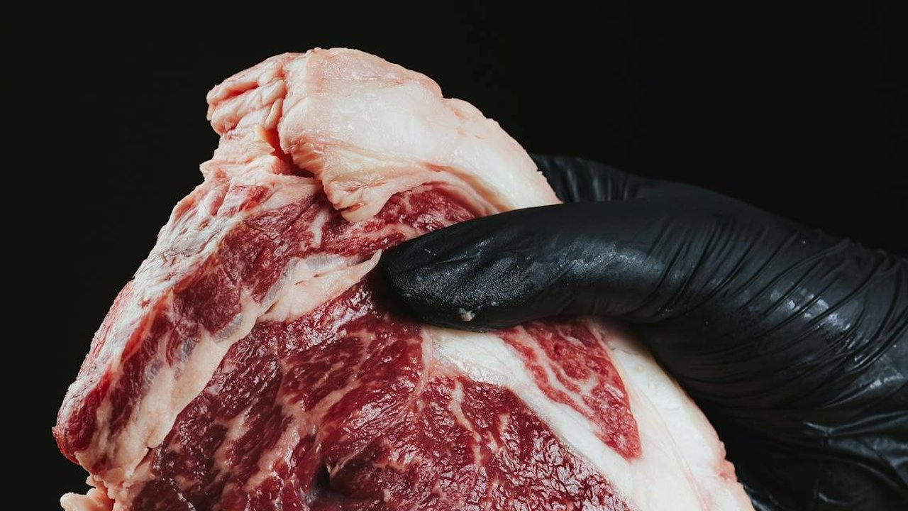 Daging Bebas Bau Belum Tentu Aman, Cek Dulu Ciri Kerusakannya!