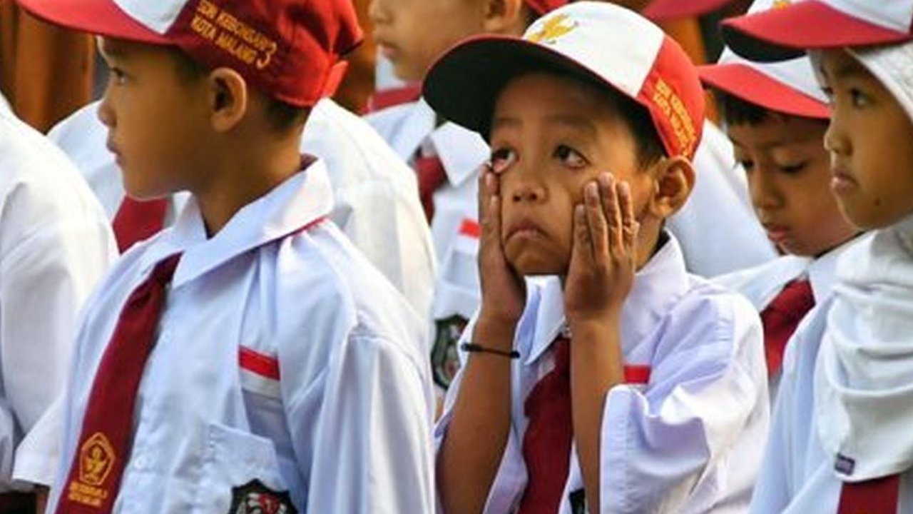 ilustrasi anak sekolah terlalu pagi