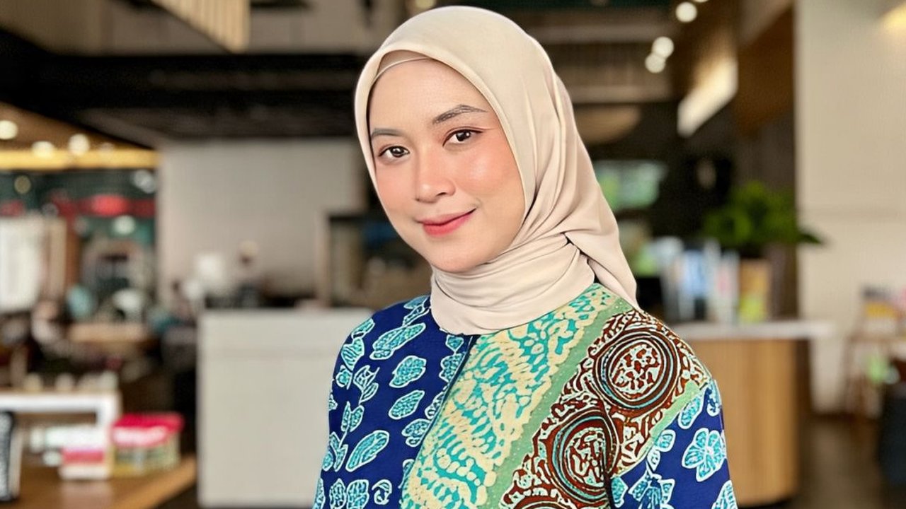 Ilustrasi Gamis Batik Kombinasi