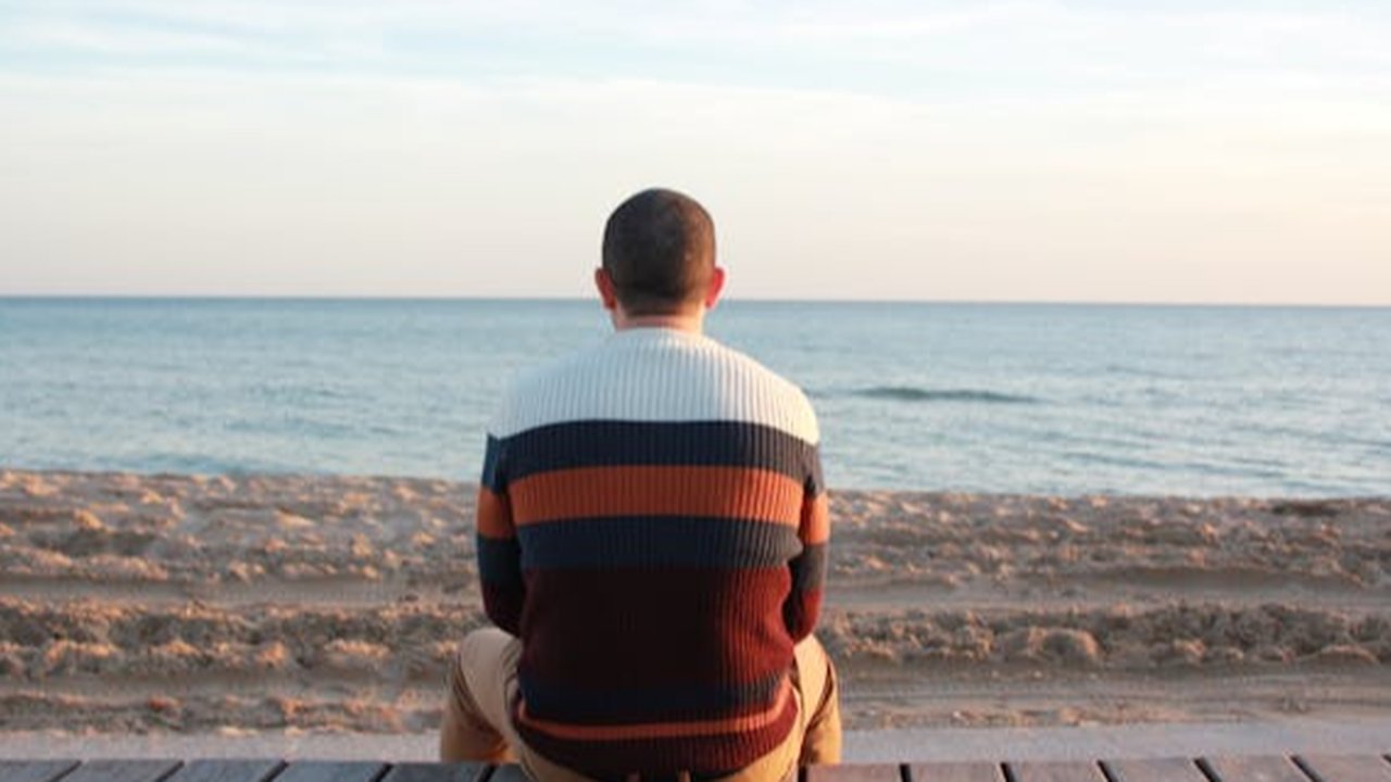 Contrast Loneliness: Ketika Interaksi Sosial Justru Memperkuat Kesepian