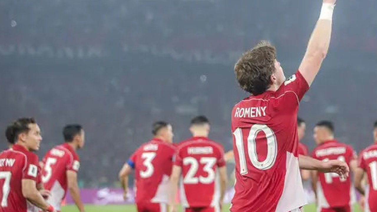 Timnas Indonesia merayakan gol yang dicetak Ole Romeny ke gawang China dalam laga Kualifikasi Piala Dunia 2026 zona Asia di Stadion Utama Gelora Bung Karno (SUGBK) Senayan, Jakarta, Kamis (5/