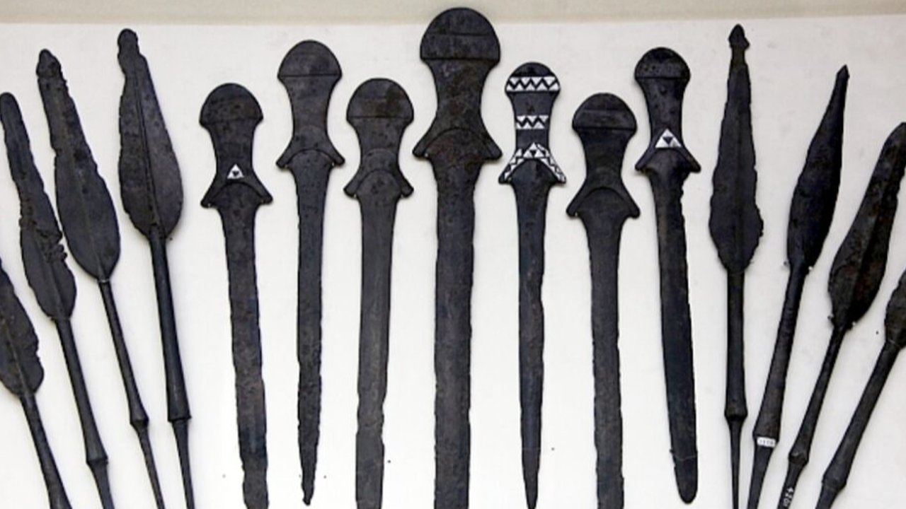 Arkeolog Temukan 9 Pedang Tertua di Dunia, Ditempa 5.000 Tahun Lalu