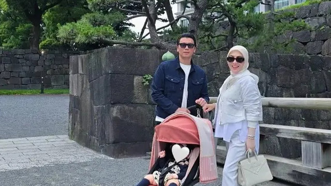 Model Baju Bayi Baby R Anak Syahrini saat Rayakan Idul Adha 2025 di Tokyo (instagram.com/princessyahrini)