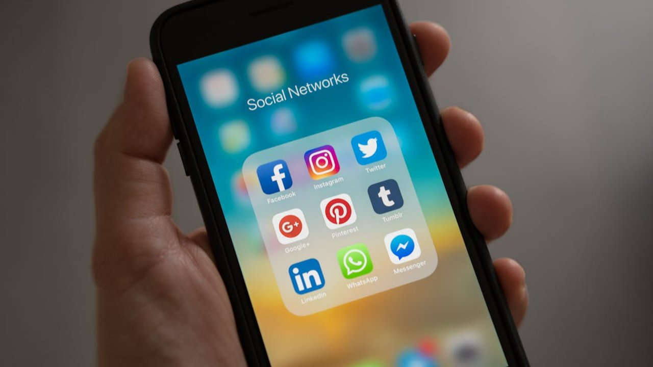 Media Sosial Bukan Buku Harian: Saatnya Menjaga Ruang Privat Anda