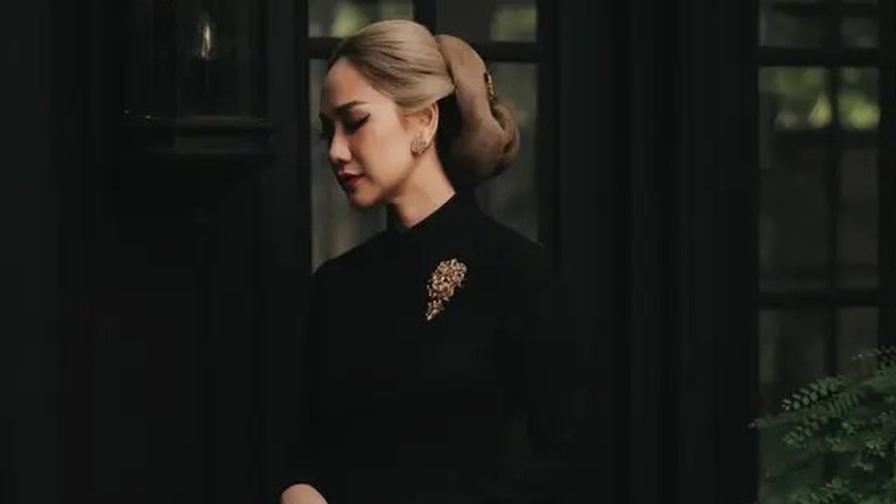 Model Kebaya Modern Pilihan BCL