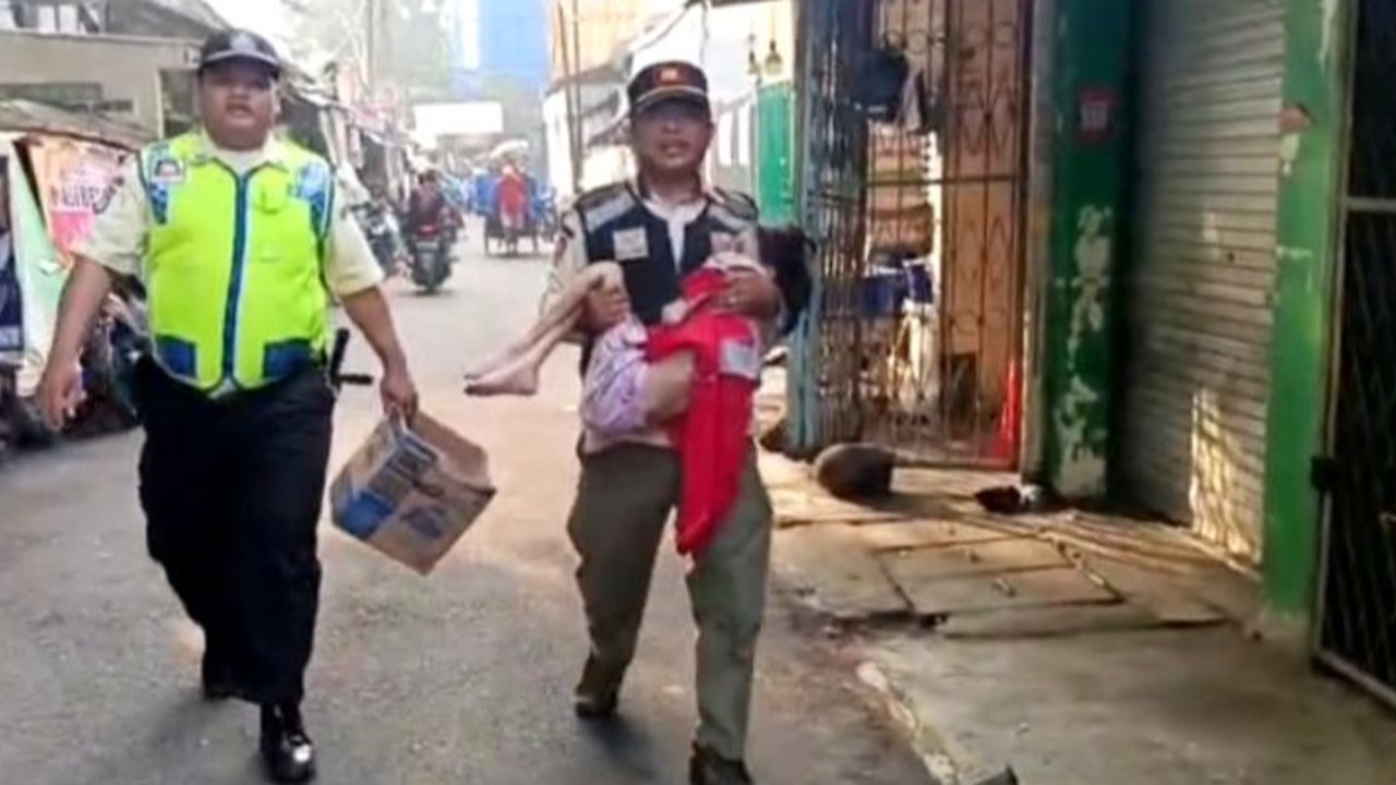 Bocah 7 Tahun Babak Belur Usai Disiksa Orang Tua Ditemukan di Pasar Kebayoran Lama