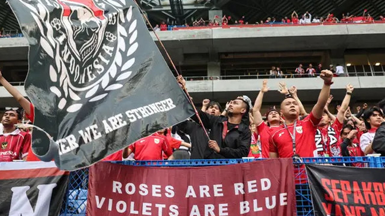 Skuad Timnas Indonesia berfoto jelang pertandingan melawan Jepang pada laga pemungkas Grup C Kualifikasi Piala Dunia 2026 di Panasonic Stadium Suita, Osaka, Selasa (10/6/2025) sore WIB. (S