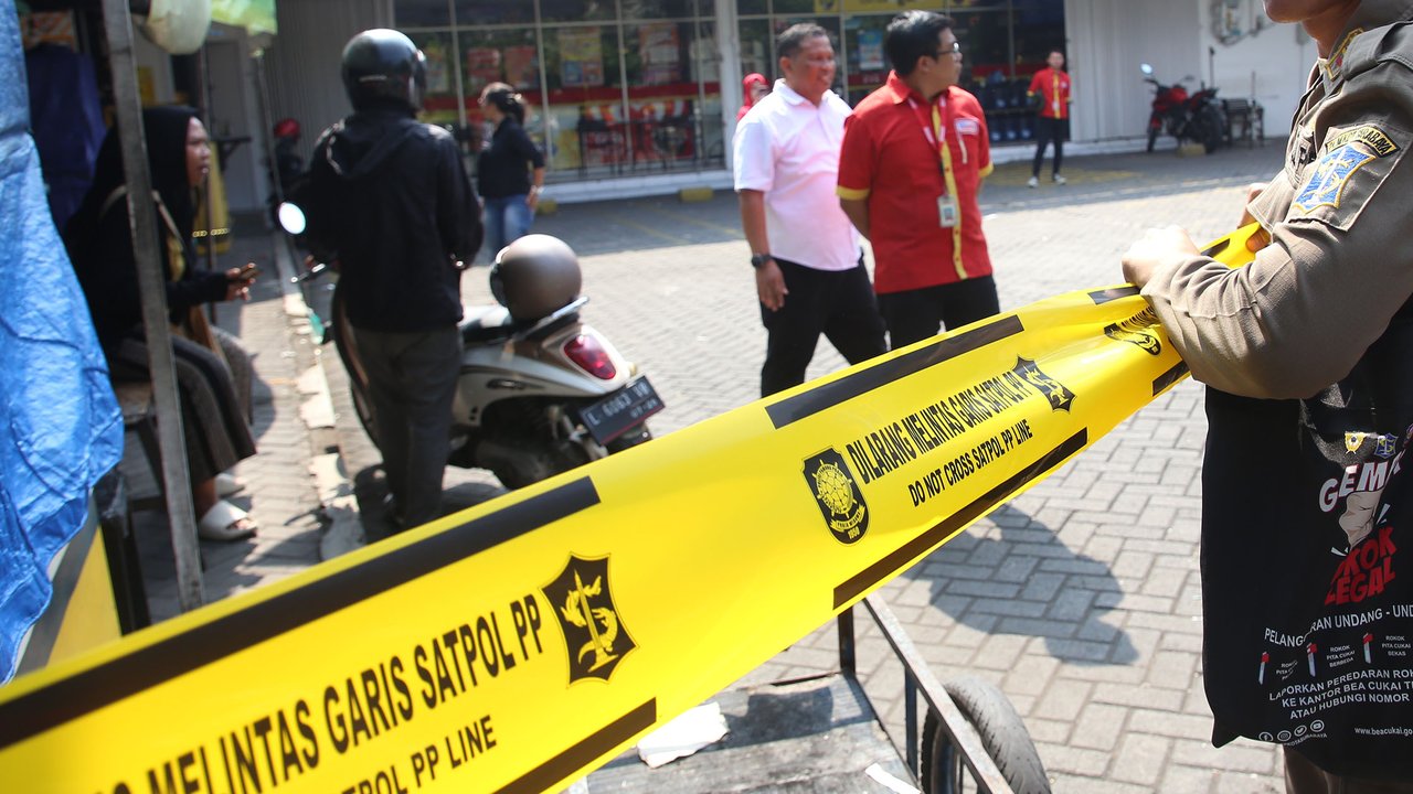 Duduk Perkara Wali Kota Surabaya Segel Parkiran Minimarket Gara-Gara Tidak Ada Juru Parkir Resmi