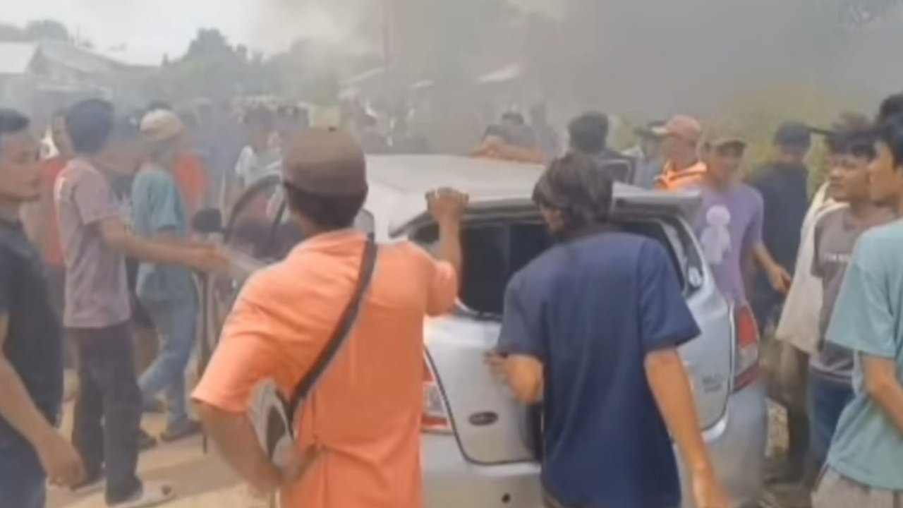 Memanas! Pos Satpam dan Rumah Karyawan Perusahaan Kayu Akasia di Riau Dibakar Massa Buntut Konflik Lahan