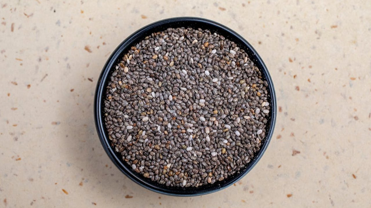 Ilustrasi Chia Seeds Direndam