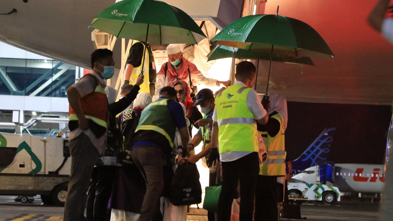 Kisah Haru Nurdin, Berangkat Haji Berdua Pulang Hanya Bawa Koper Bertuliskan Nama Ibunda
