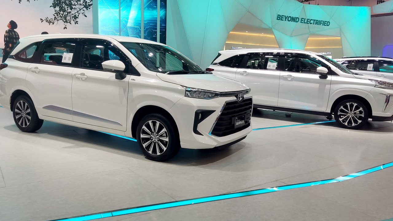 Toyota Avanza dan Toyota Veloz di GIIAS 2022 (Otosia.com/Arendra Pranayaditya)