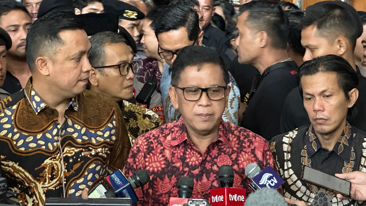 Eks kader Partai Demokrasi Indonesia Perjuangan (PDIP), Saeful Bahri memberikan kesaksian dalam sidang kasus dugaan perintangan penyidikan perkara korupsi dan pemberian suap dengan terdakwa Sekretaris Jenderal PDIP, Hasto Kristiyanto di Pengadilan Tindak Pidana Korupsi (Tipikor) Jakarta, Kamis (22/5/2025).