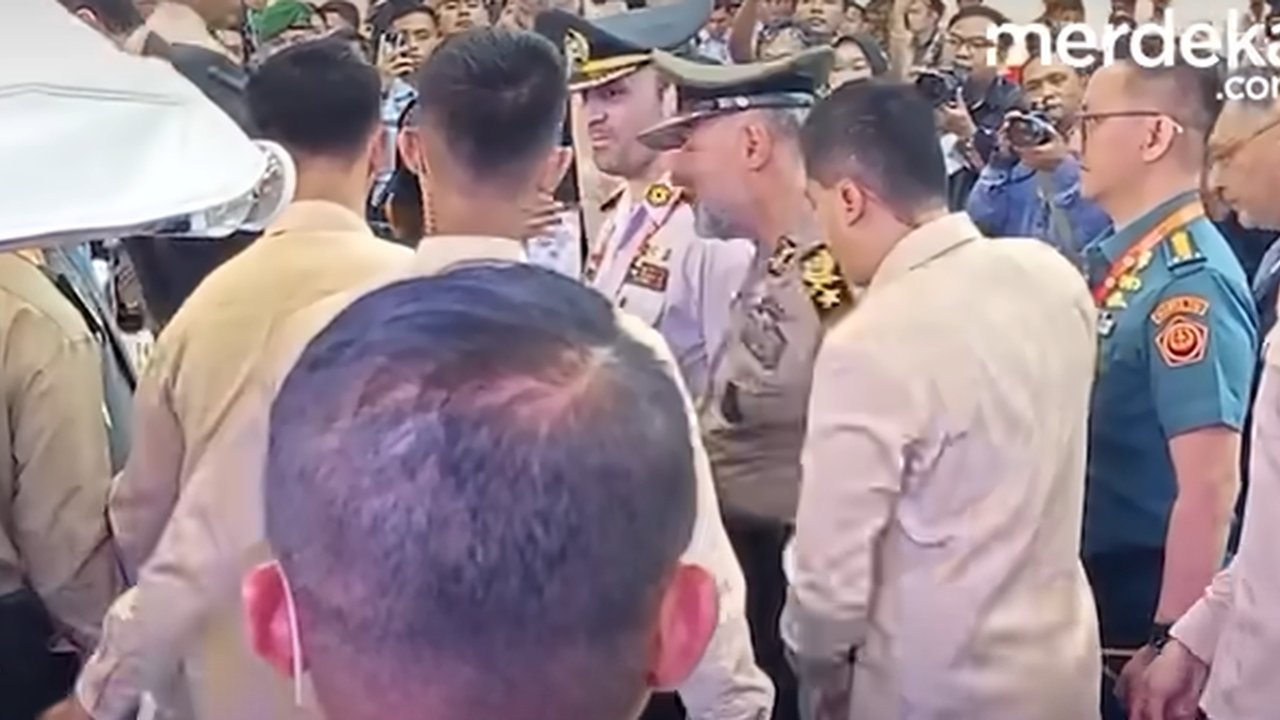 Momen Paspampres Didorong Prabowo Sampai Nunduk Minta Maaf, Gara-Gara Tepis Tangan Jenderal Turki saat Ingin Foto