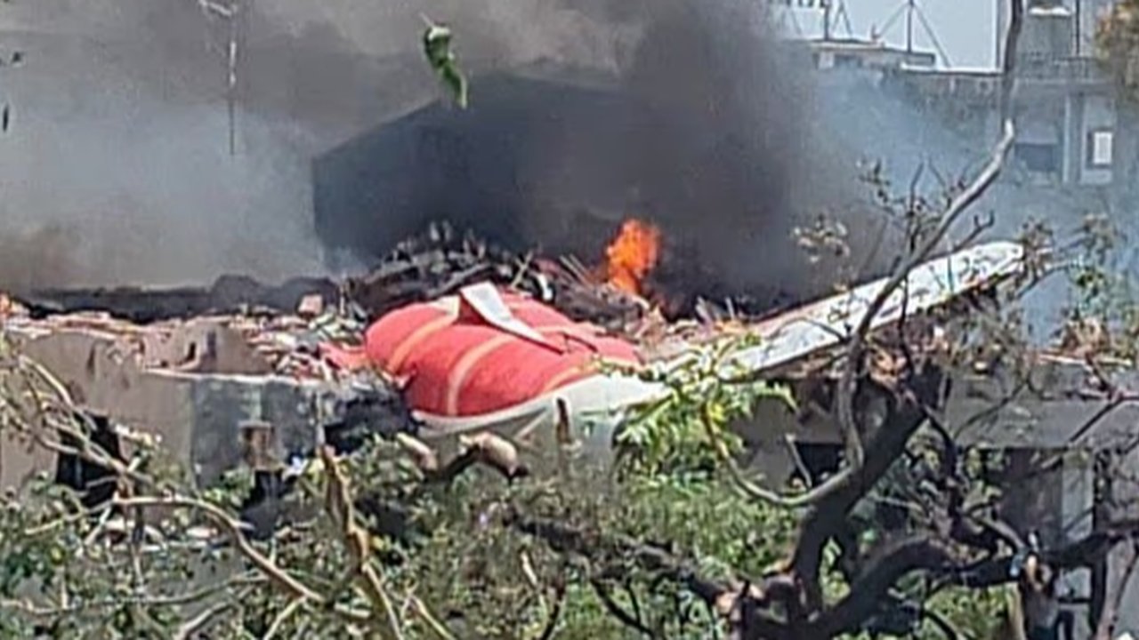 Pilot Air India Sempat Kirim Sinyal 'Mayday' ke ATC Bandara sebelum Pesawat Jatuh