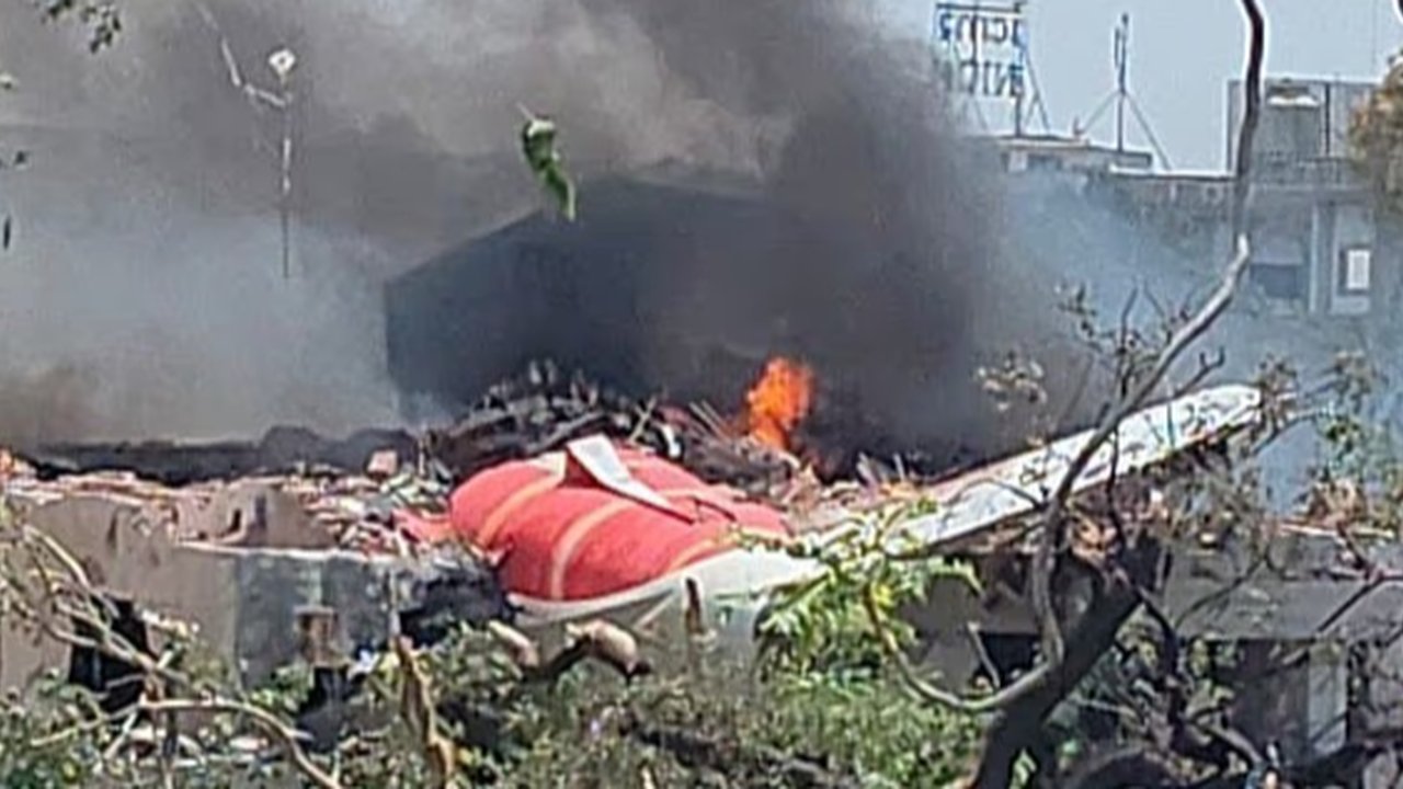 Update Kecelakaan Air India: Pesawat Jatuh di Asrama Mahasiswa Kedokteran, 35 Jenazah Ditemukan