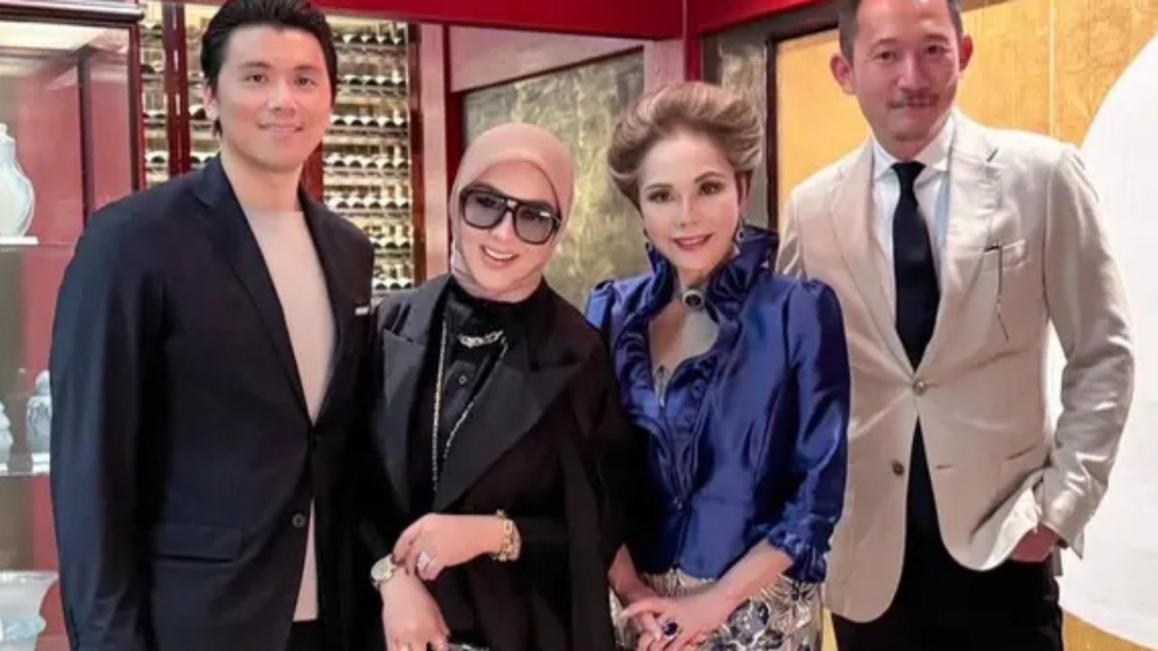 Syahrini dan Dewi Soekarno