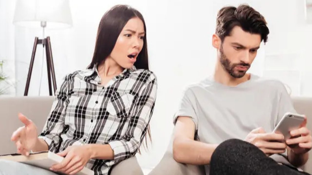 ilustrasi berdiskusi dengan pasangan/copyright freepik.com/pressfoto