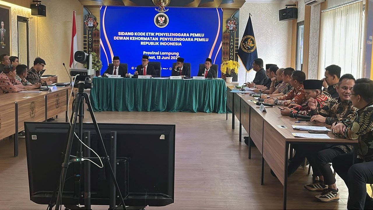 Tak Jujur & Diduga Terlibat Politik Uang, Ketua Bawaslu Tulang Bawang Barat Disidang DKPP